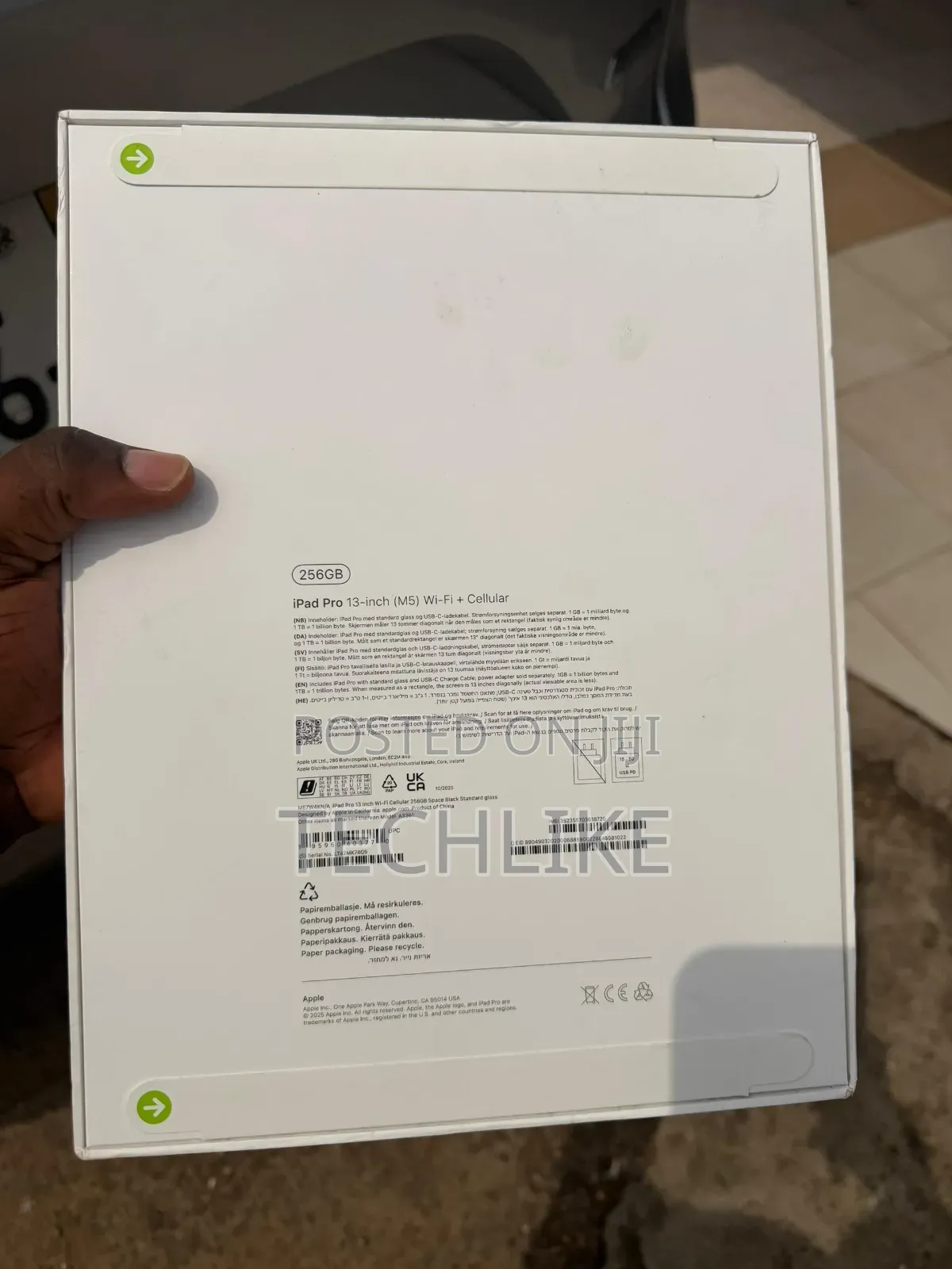 New Apple iPad Pro 13 (2025) 256 GB Black