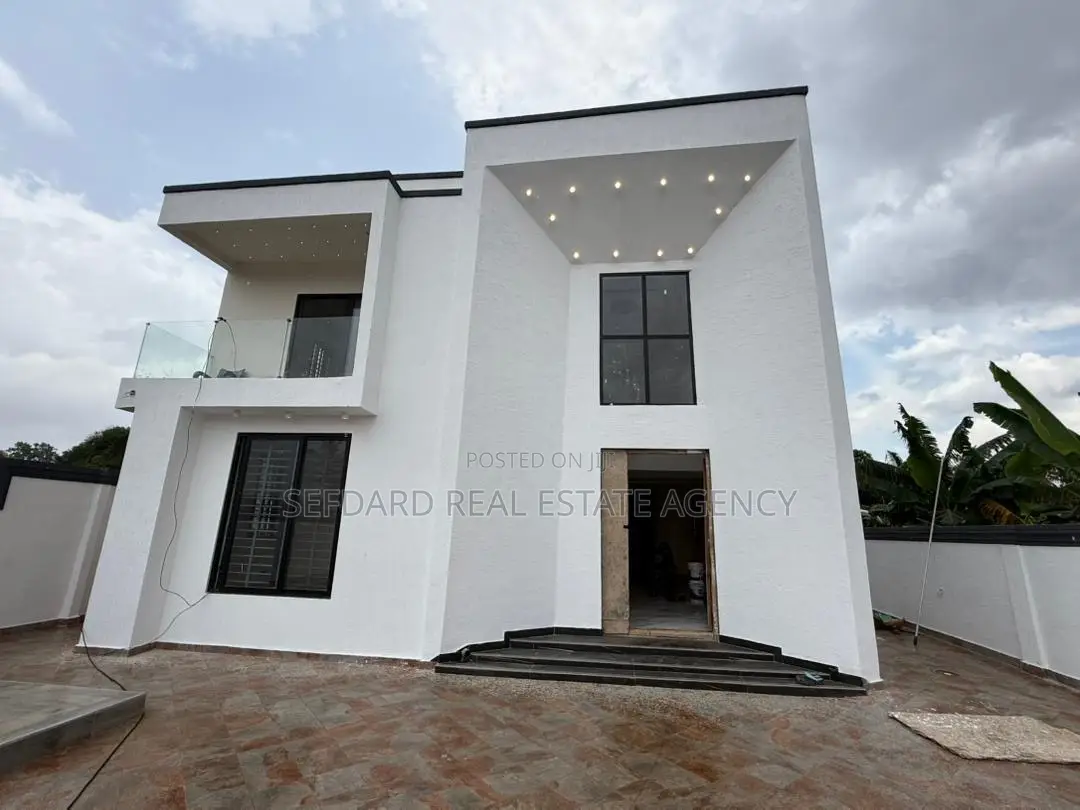 5bdrm House in SSNIT Flats for sale