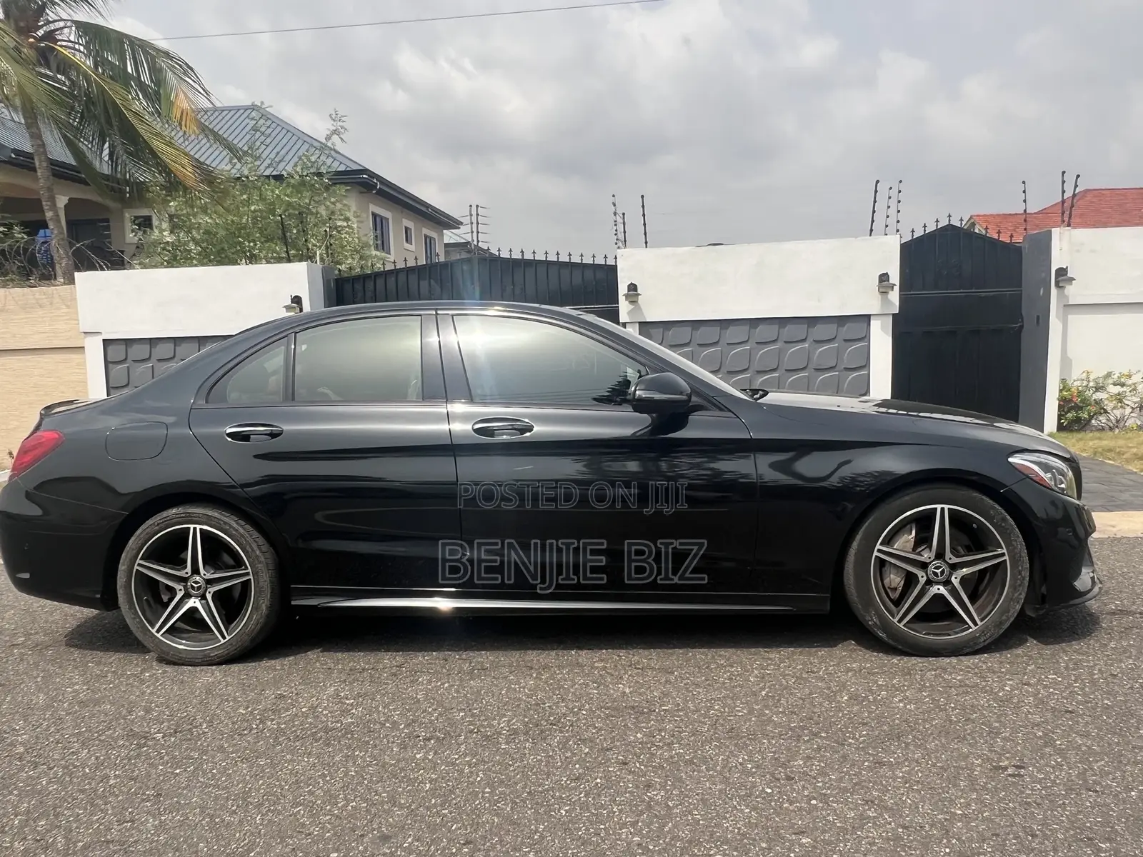 Mercedes-Benz C300 2019 Black