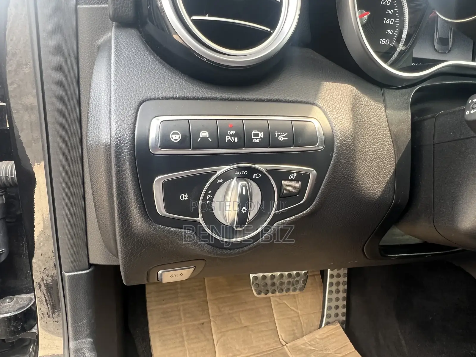 Mercedes-Benz C300 2019 Black