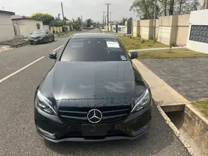 Mercedes-Benz C300 2019 Black
