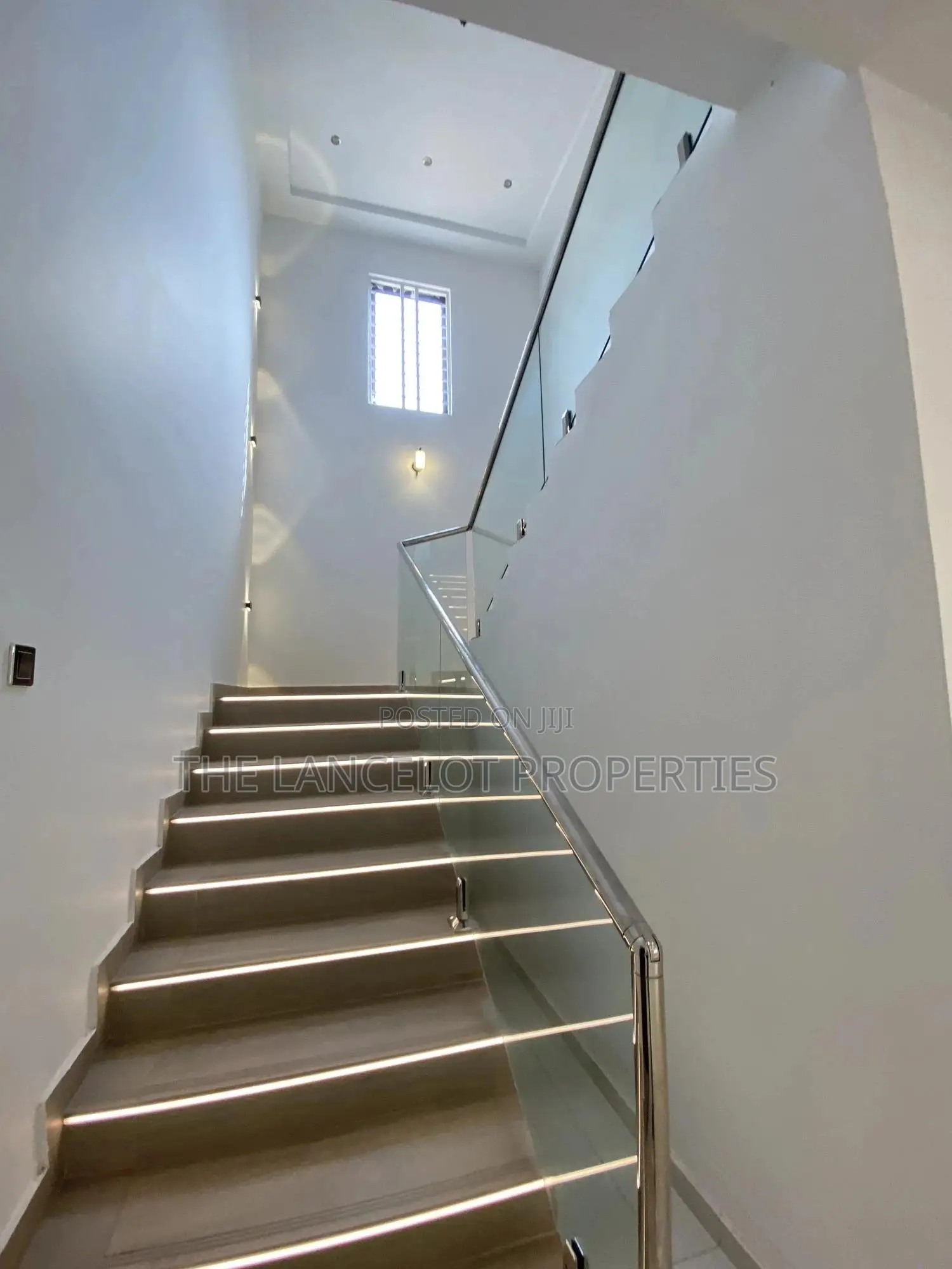 5bdrm House in East Legon for sale