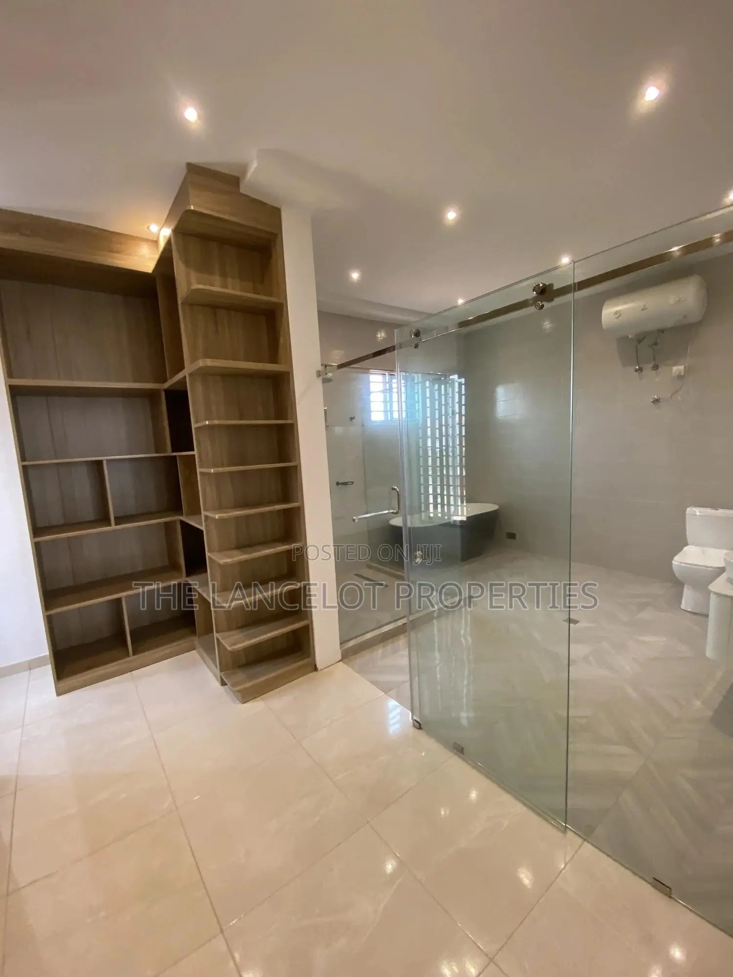 5bdrm House in East Legon for sale