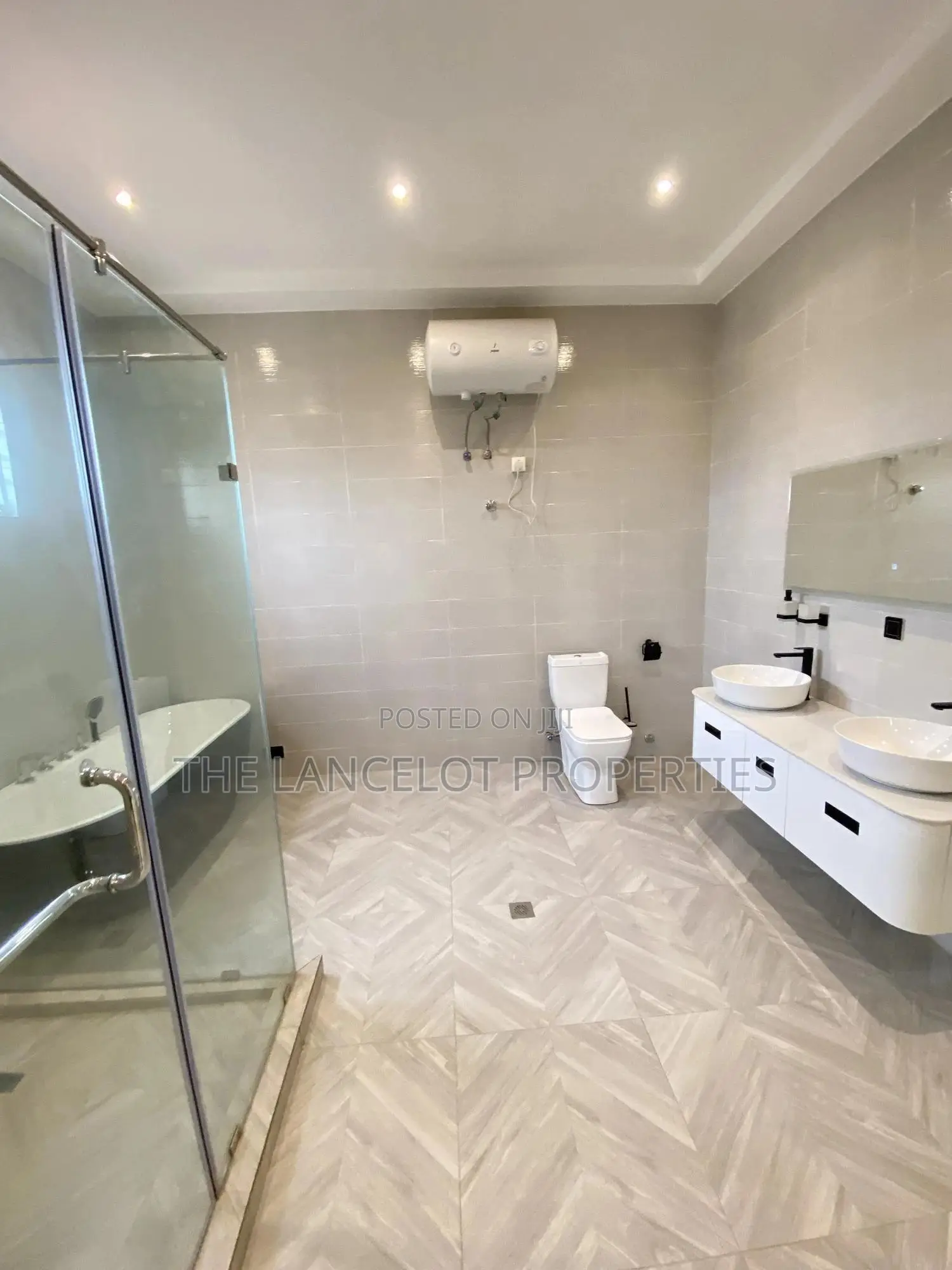 5bdrm House in East Legon for sale