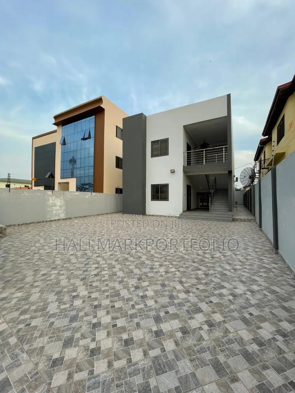 10 Rooms Office Space