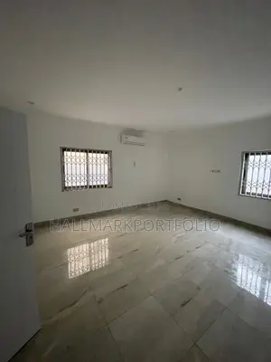 10 Rooms Office Space