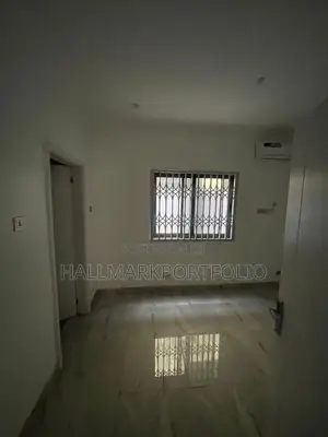 10 Rooms Office Space