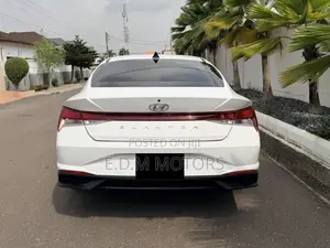 Hyundai Elantra SEL 2022 White