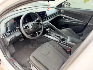 Hyundai Elantra SEL 2022 White