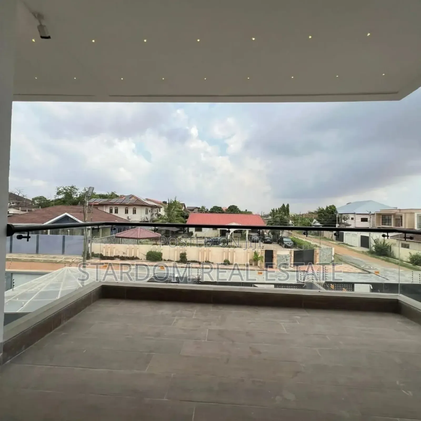 4bdrm Duplex in Adjiringanor, East Legon for sale
