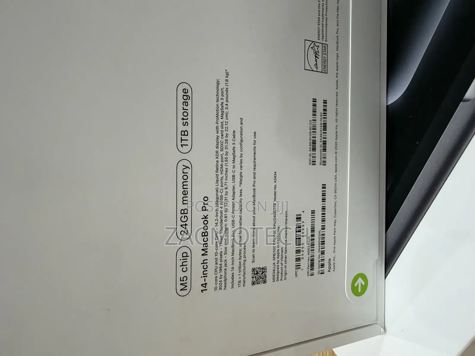 New Laptop Apple Macbook Pro 2025 M5 14-Inch 24GB Apple M5 SSD 1T