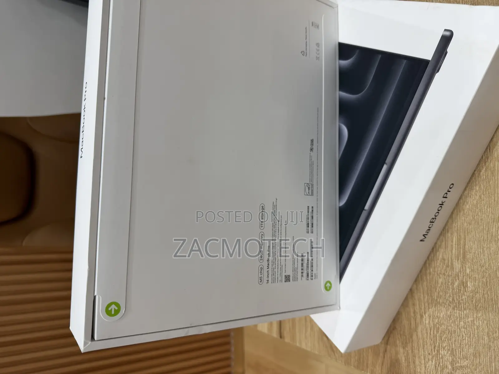 New Laptop Apple Macbook Pro 2025 M5 14-Inch 24GB Apple M5 SSD 1T