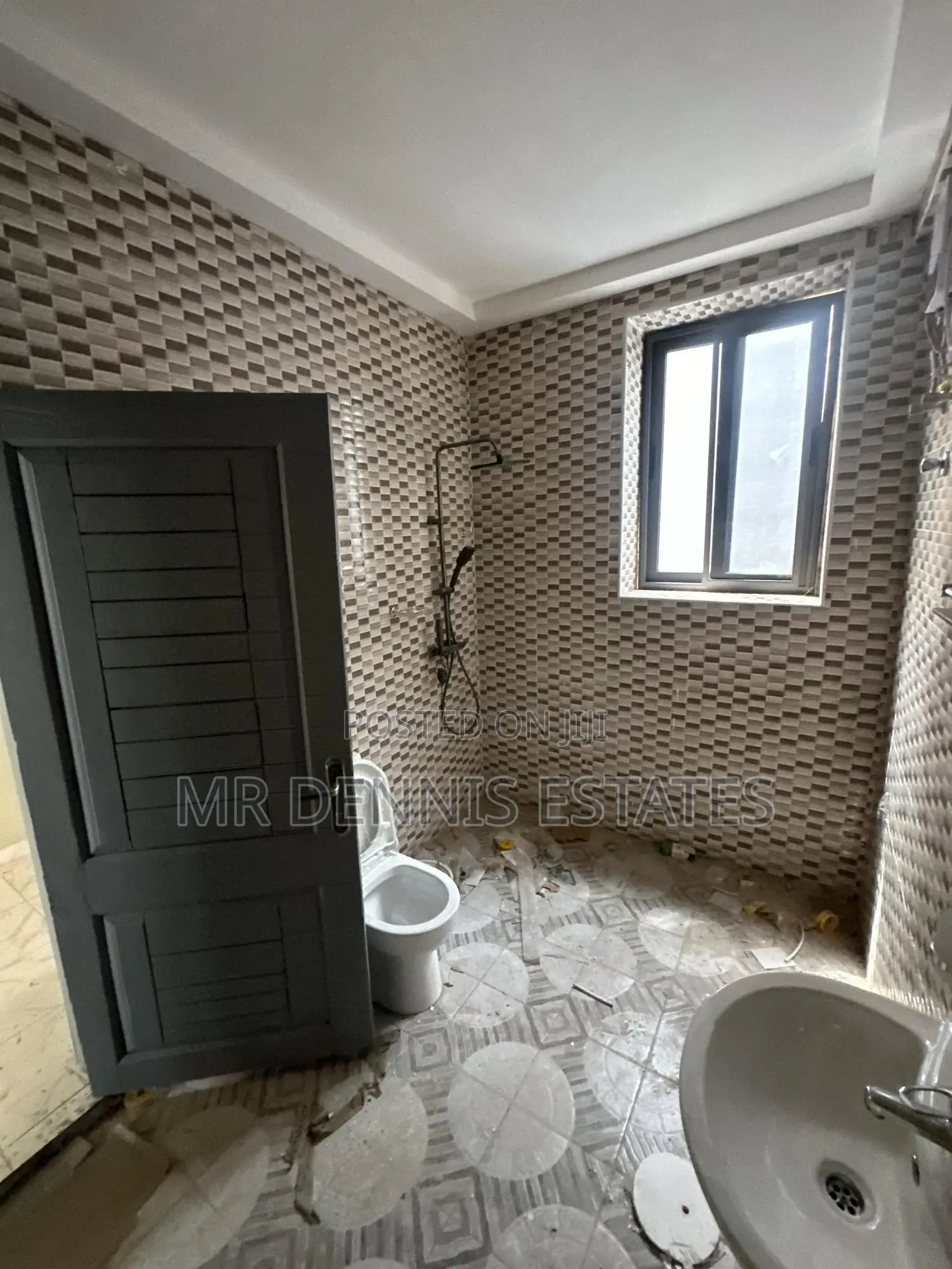3bdrm Apartment in Westhills Mall for rent