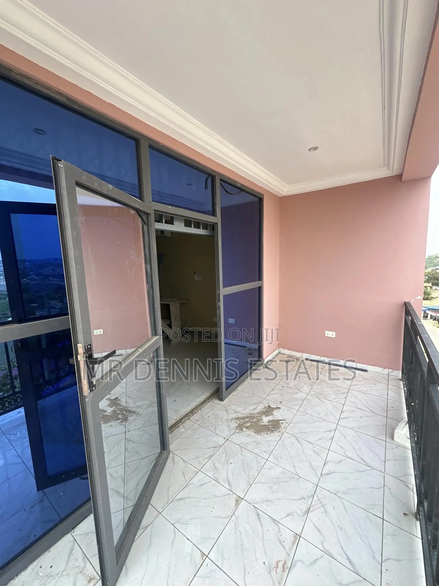 3bdrm Apartment in Westhills Mall for rent