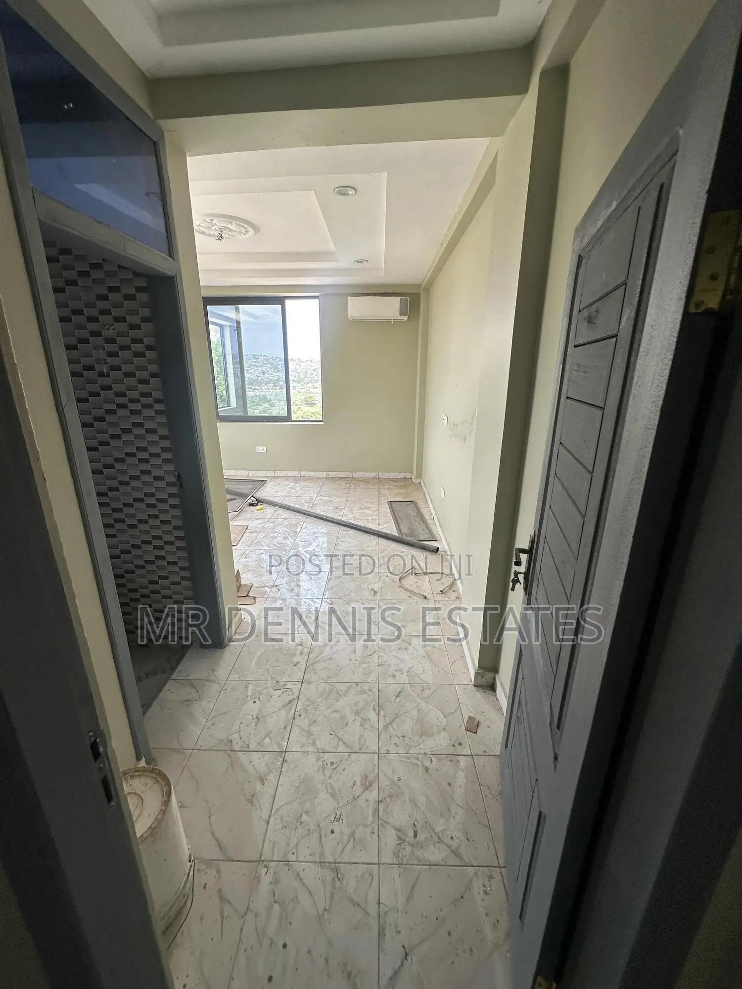 3bdrm Apartment in Westhills Mall for rent