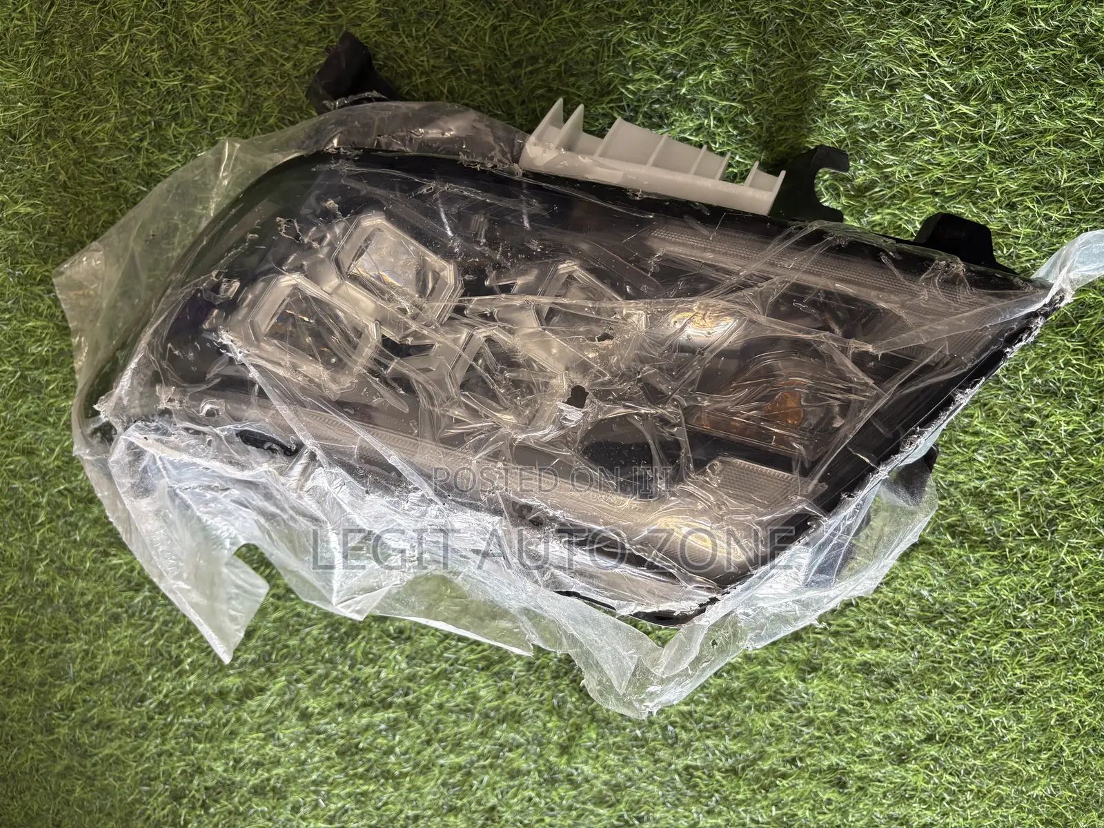 Nissan Navara 2022,2023,2024,2025, Headlights Available