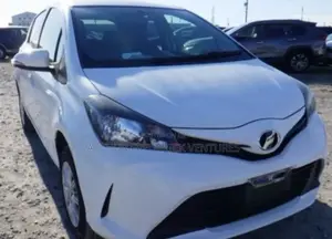 Toyota Vitz 1.3 FWD 5dr 2015 White