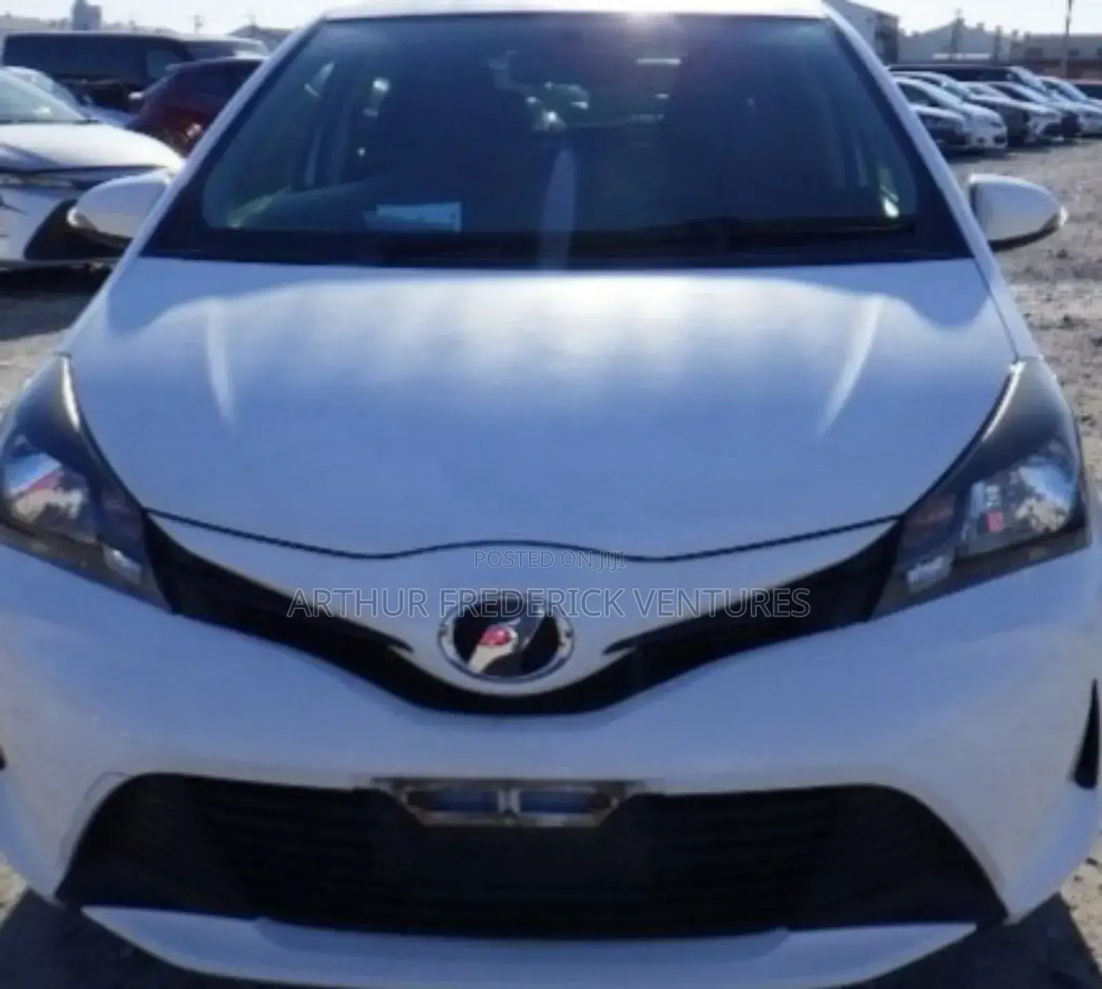 Toyota Vitz 1.3 FWD 5dr 2015 White