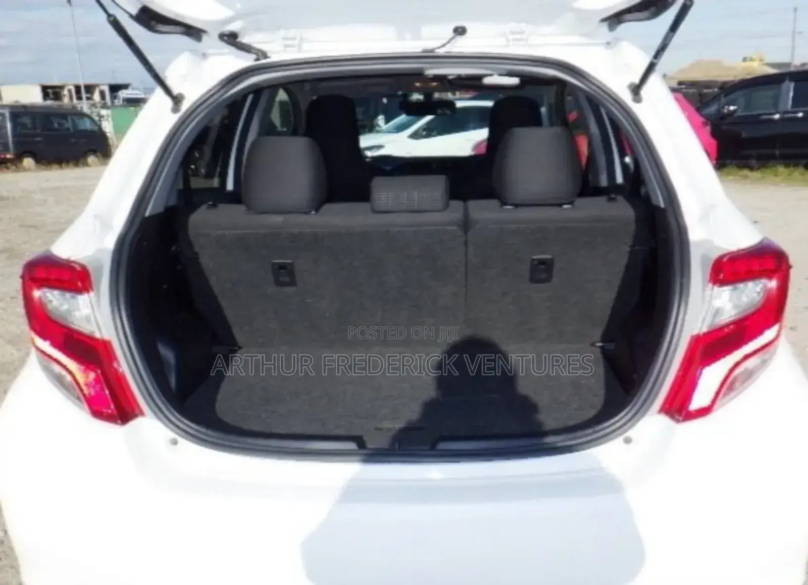 Toyota Vitz 1.3 FWD 5dr 2015 White