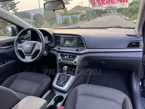 Hyundai Elantra Value Edition Sedan FWD (2.0L 4cyl 6A) 2017 Black