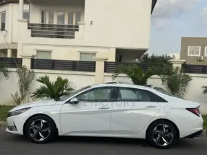 Hyundai Elantra Limited 2023 White