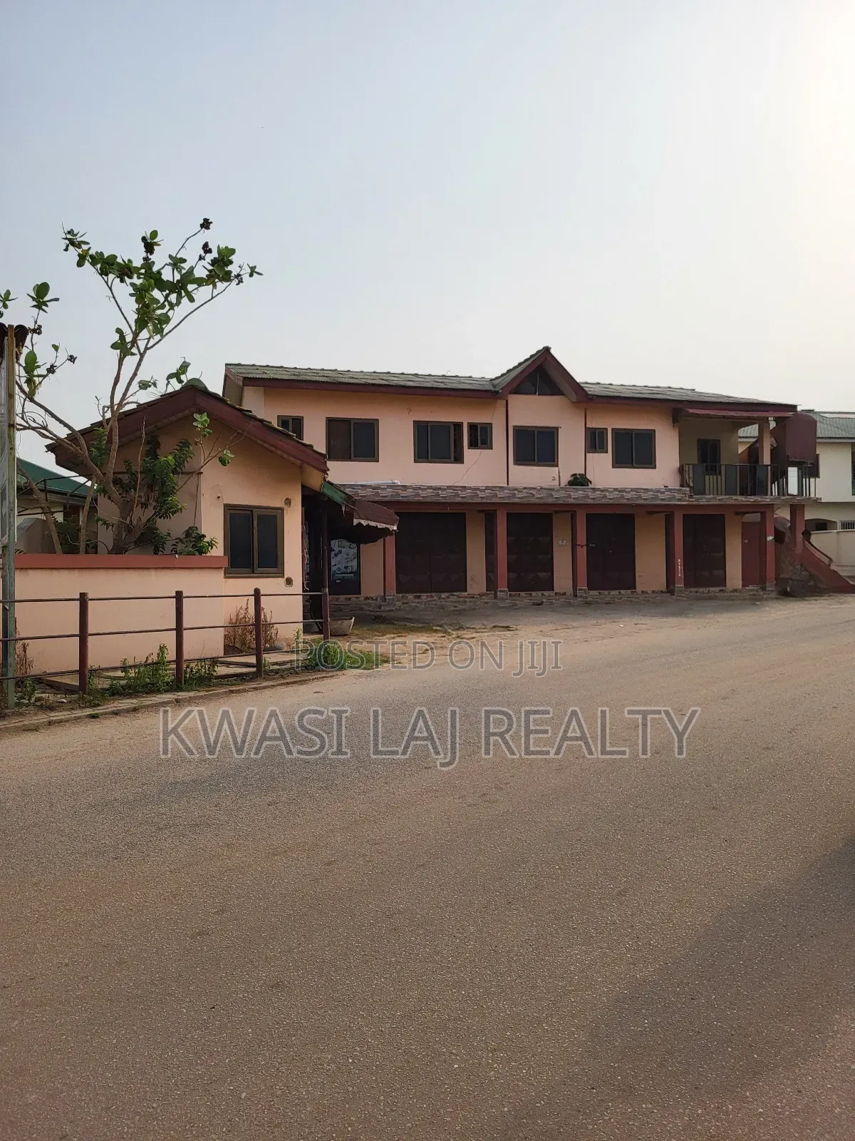 9bdrm Apartment in Scc, Weija for sale