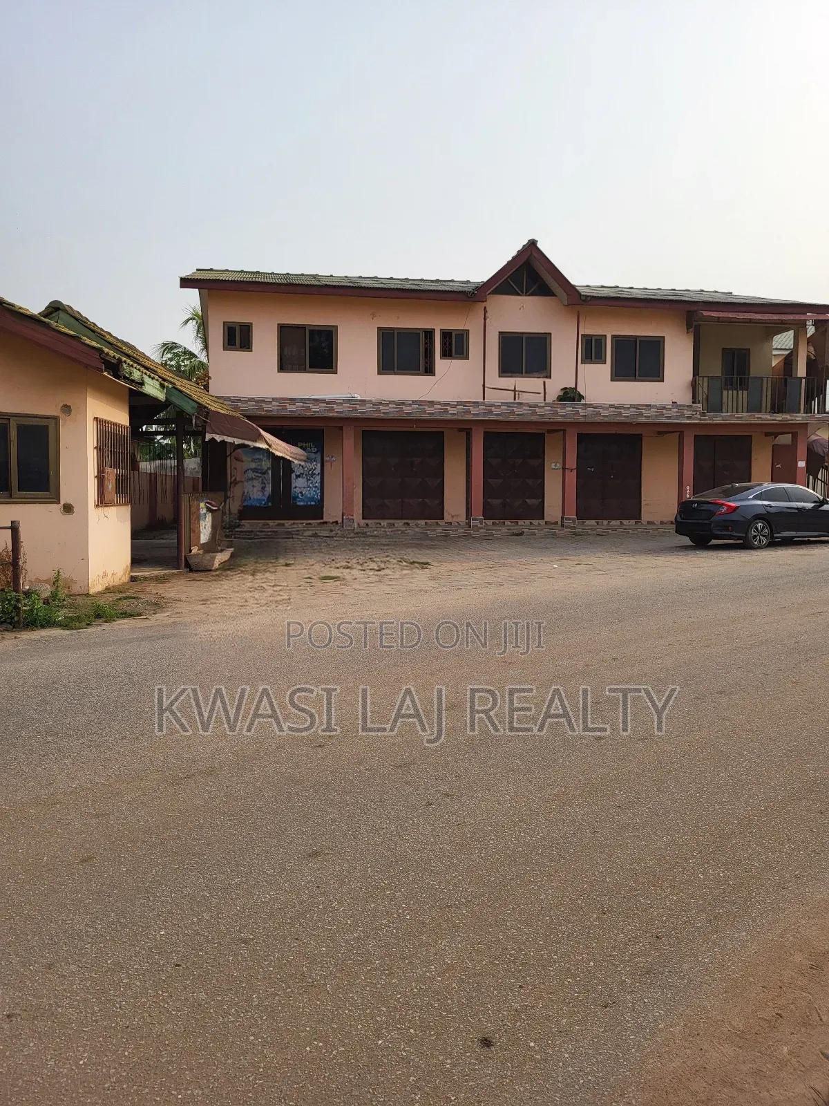 9bdrm Apartment in Scc, Weija for sale