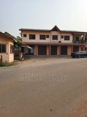 9bdrm Apartment in Scc, Weija for sale
