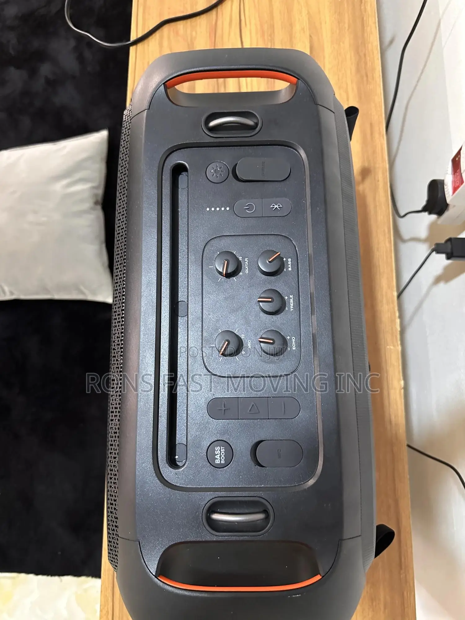 JBL Partybox on the Go Essential