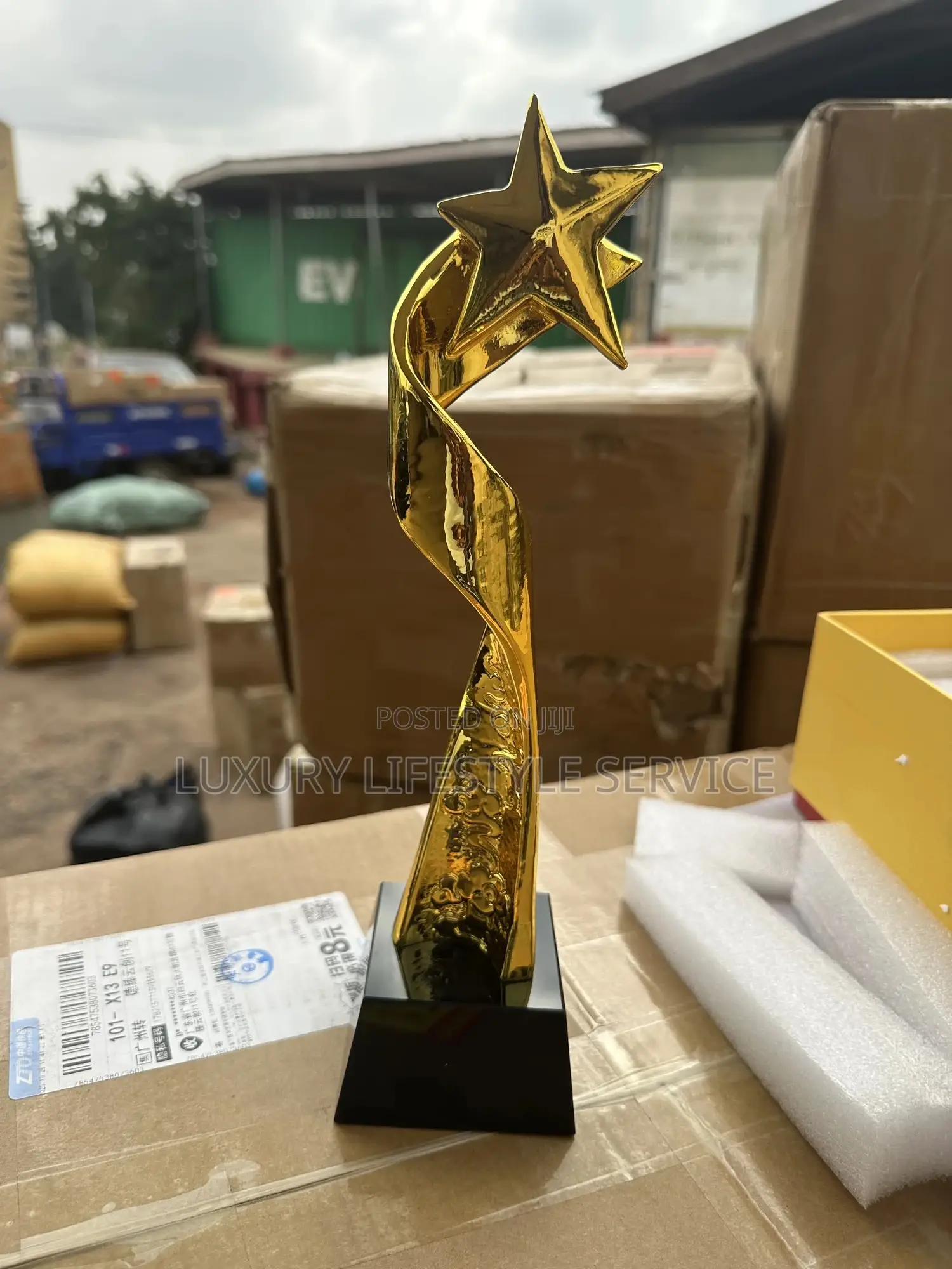 Golden 4 Hands Plaque