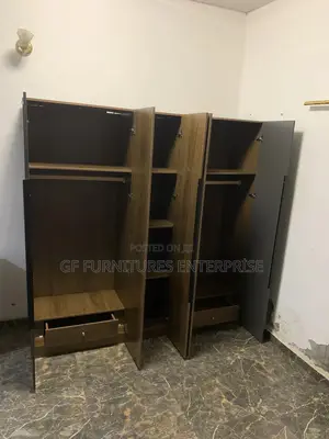 Modern 5-Doors Wardrobe With Integrated Mirror