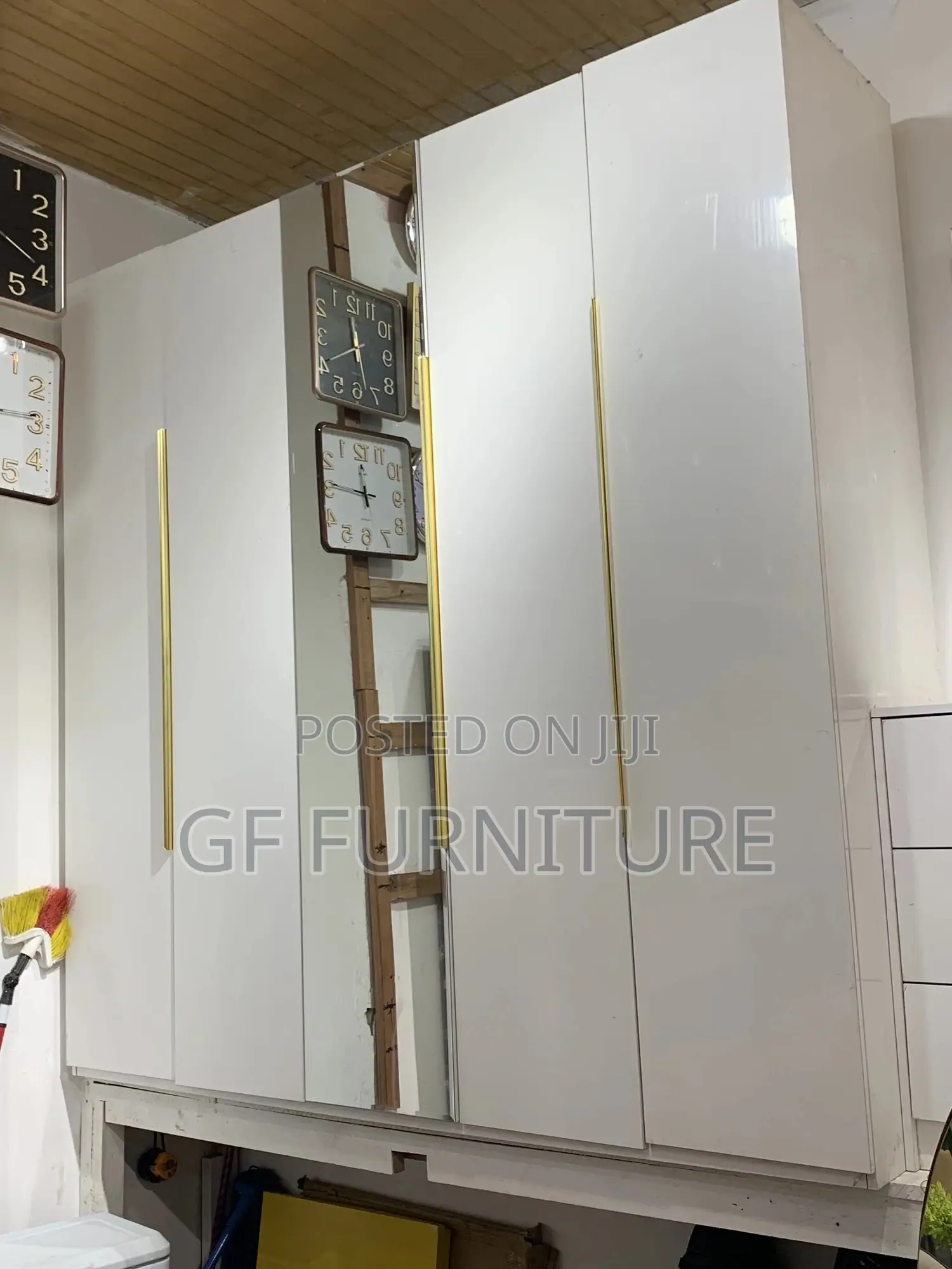 Modern 5-Doors Wardrobe With Integrated Mirror