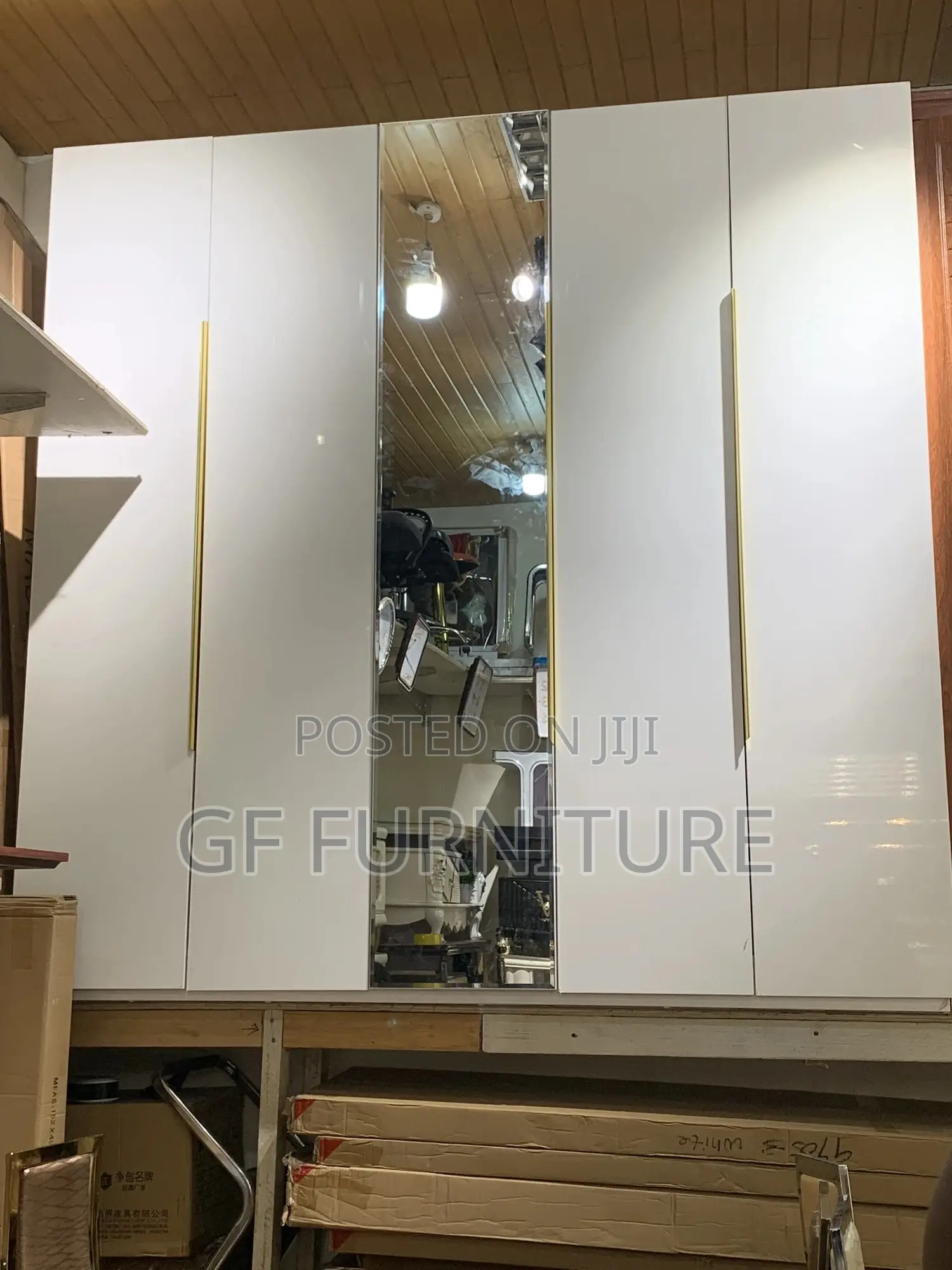 Modern 5-Doors Wardrobe With Integrated Mirror