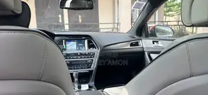 Hyundai Sonata Sport 2.0T Sedan FWD (2.0L 4cyl 6A) 2017 Red