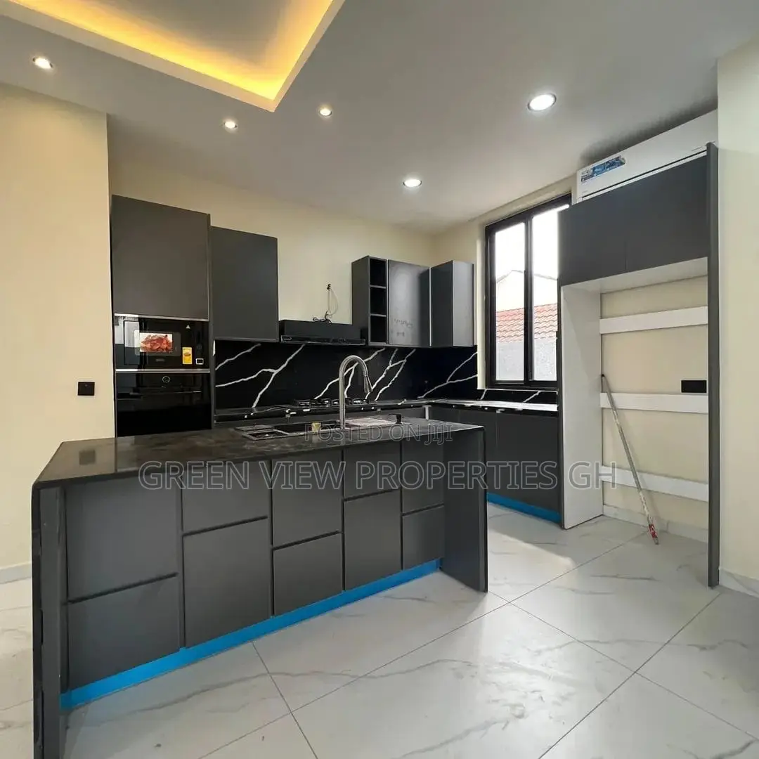 4bdrm Duplex in East Legon for sale