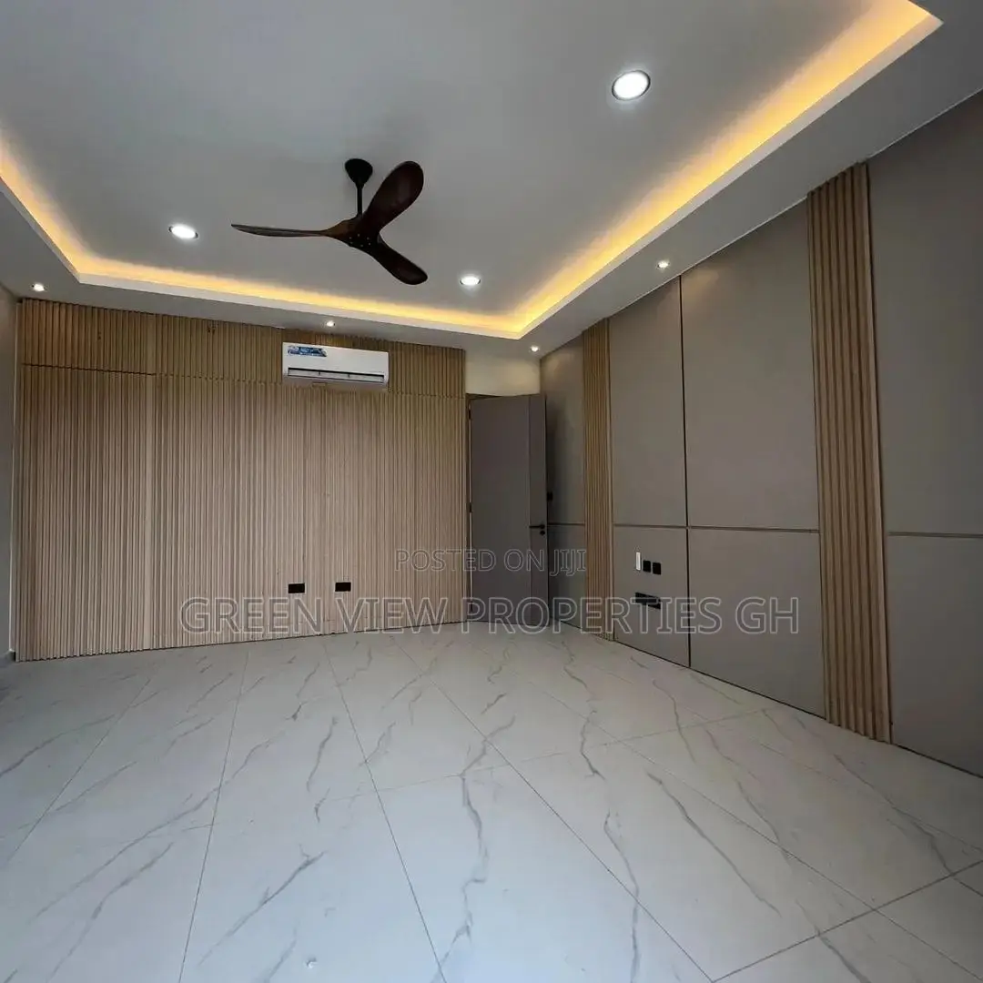 4bdrm Duplex in East Legon for sale