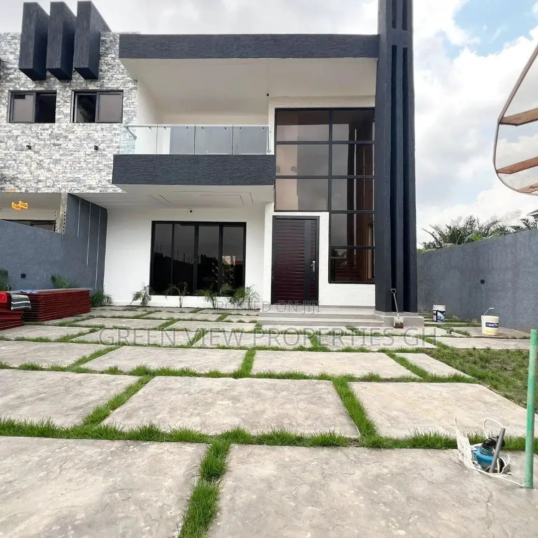 4bdrm Duplex in East Legon for sale