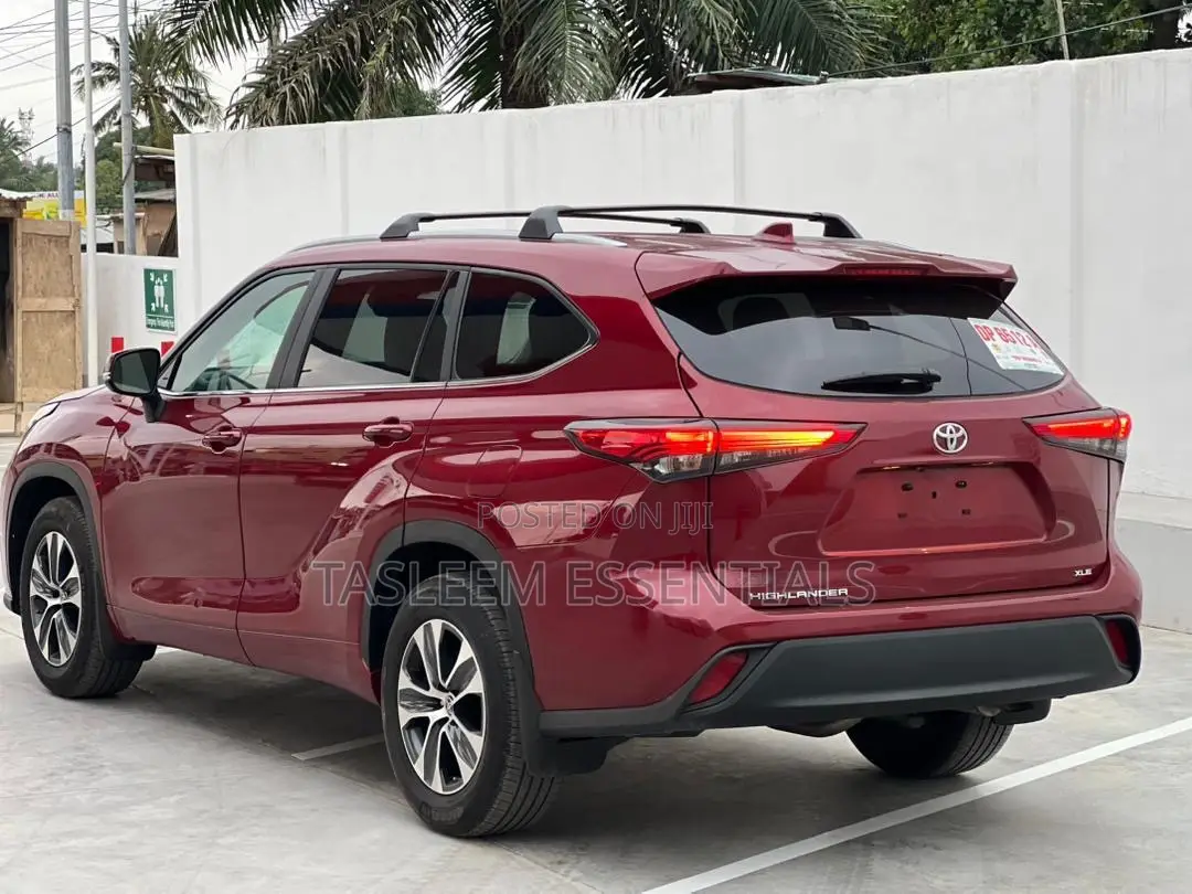 Toyota Highlander XLE AWD 2023 Burgundy