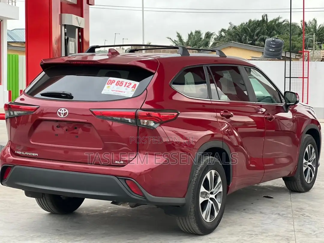 Toyota Highlander XLE AWD 2023 Burgundy