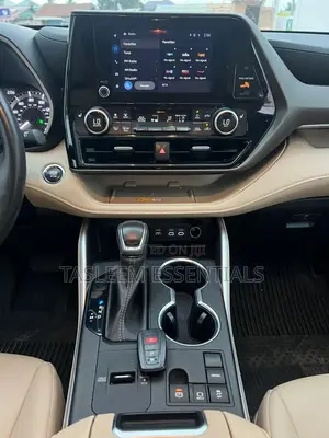 Toyota Highlander XLE AWD 2023 Burgundy