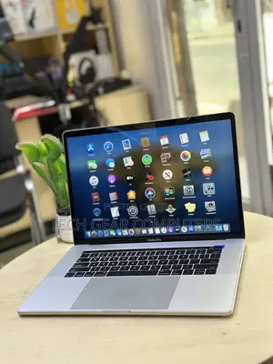 Laptop Apple MacBook Pro 2017 16GB Intel Core i7 SSD 512GB