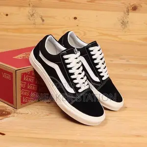 Vans Old Skool Black/White Available