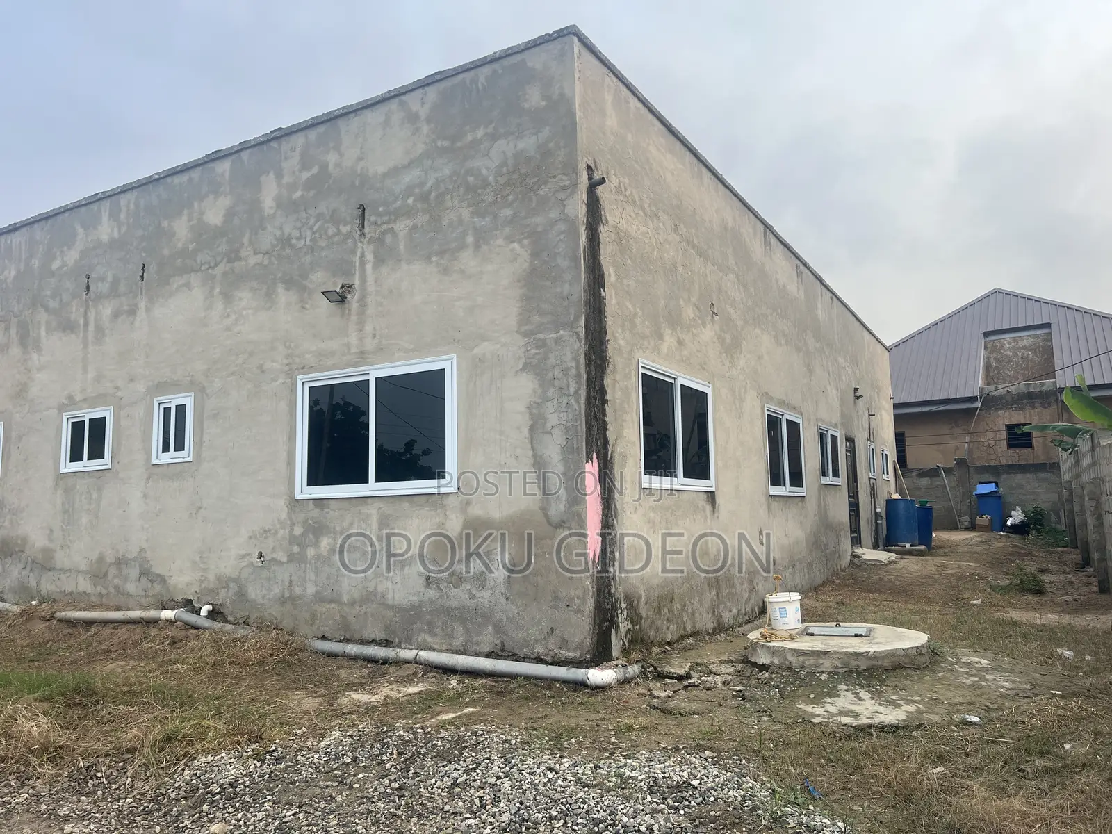 5bdrm House in Nsakina, Ablekuma for sale