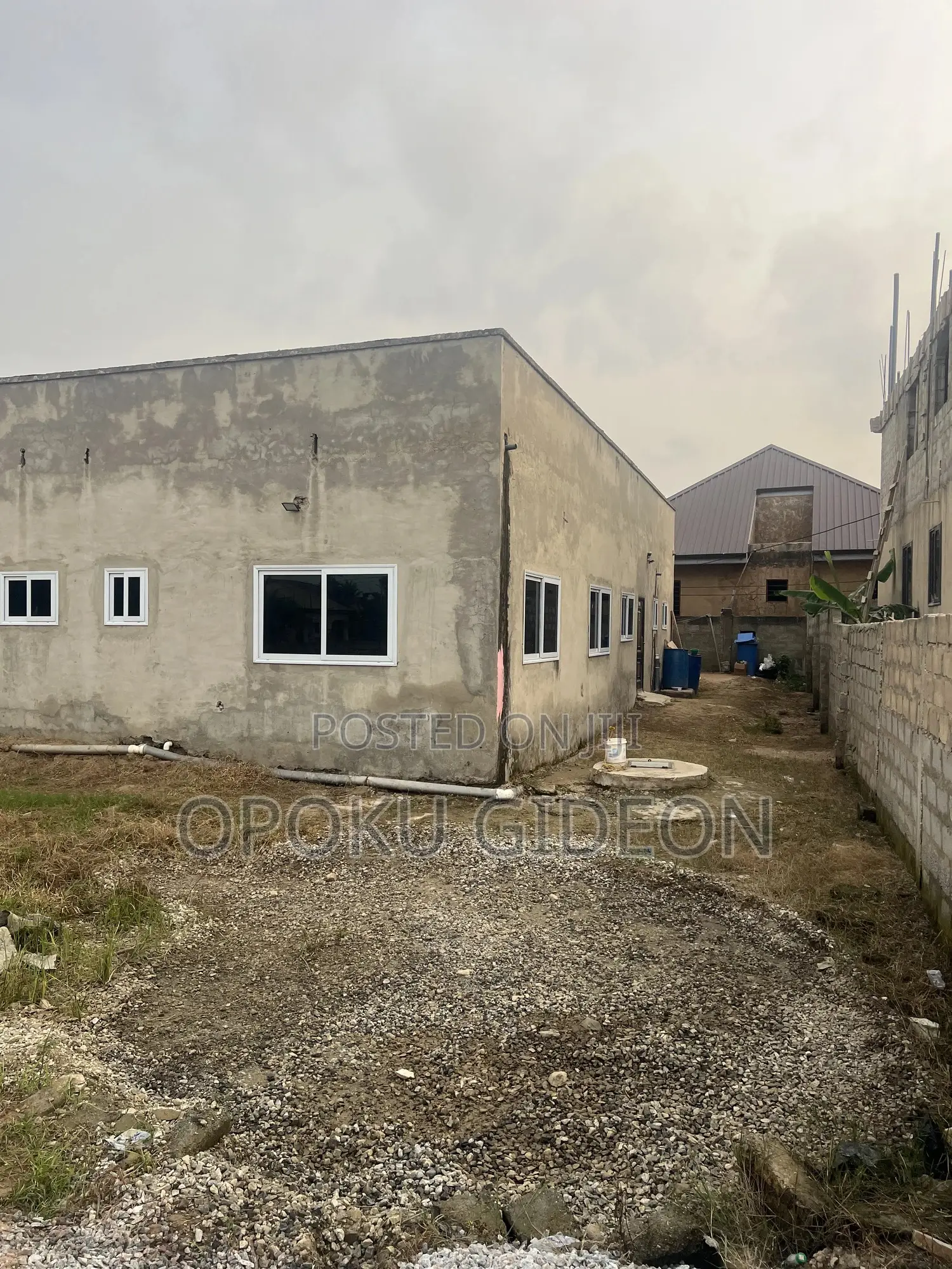 5bdrm House in Nsakina, Ablekuma for sale