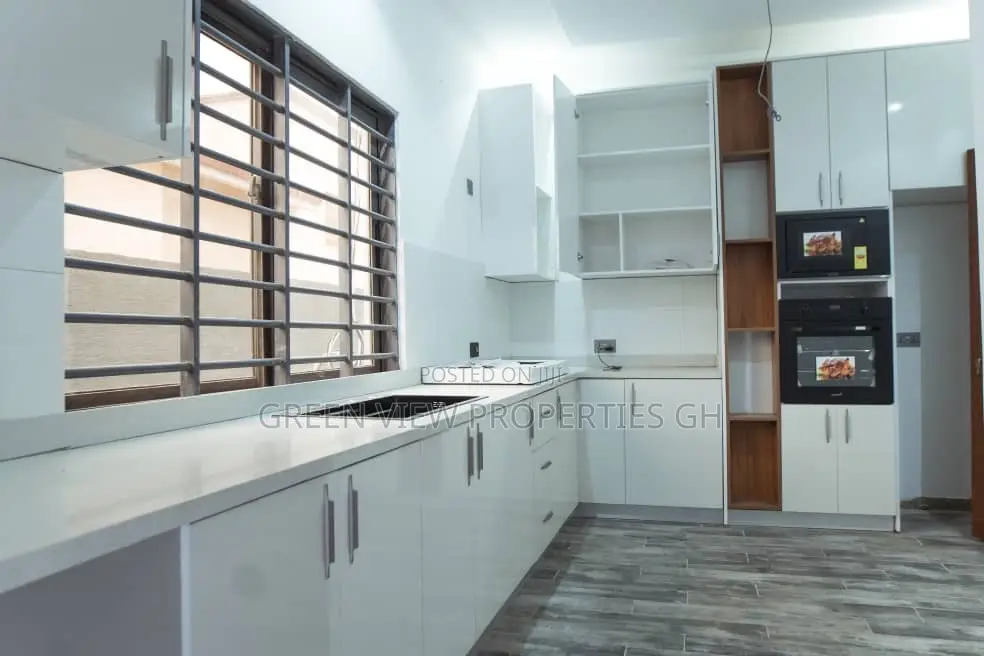 3bdrm House in Oyarifa for sale