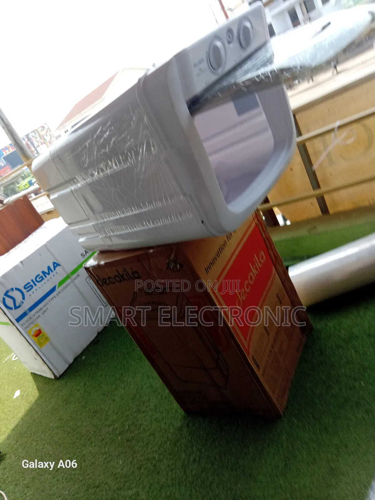 Space-saving 7kg Washing Machine Ideal For Apartments And Hostels.