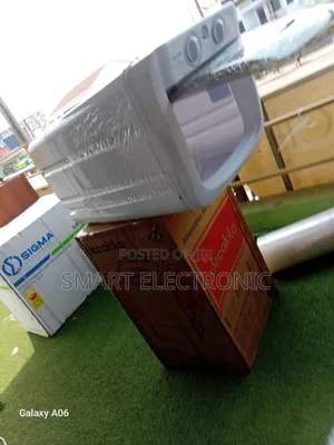 Space-saving 7kg Washing Machine Ideal For Apartments And Hostels.
