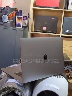 Laptop Apple MacBook Pro 2018 16GB Intel Core I7 SSD 512GB