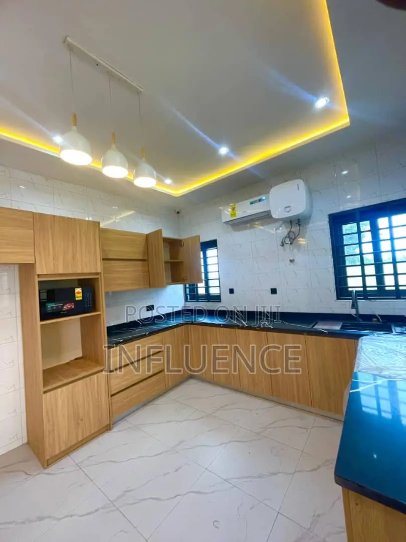 4bdrm House in Botwe, East Legon for sale
