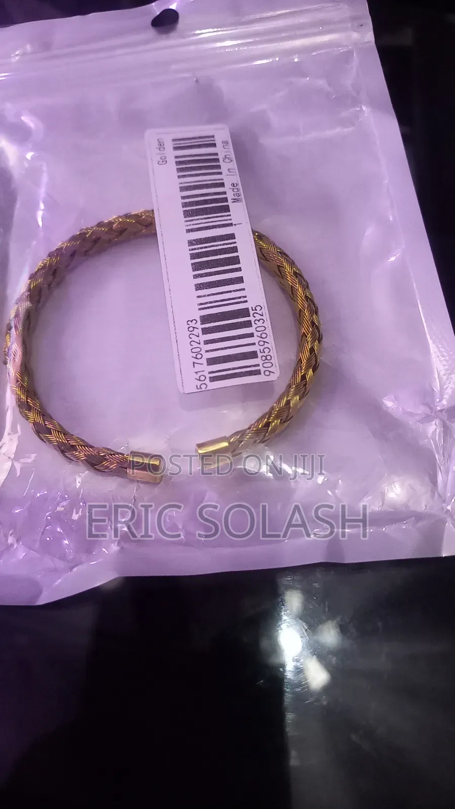 Men Bracelet Comes in Gold Plated, Fits in Every Outfit